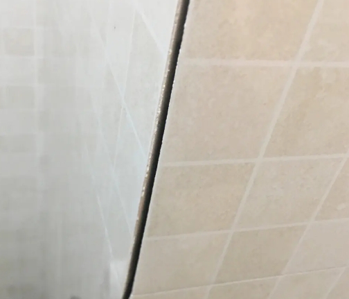 邯郸市瓷砖空鼓维修公司分享阳台瓷砖脱落的修复过程可以分为以下几个步骤