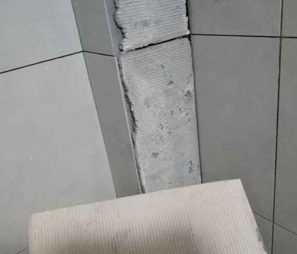 邯郸市瓷砖空鼓维修公司分享下厨房瓷砖脱落的补救措施。